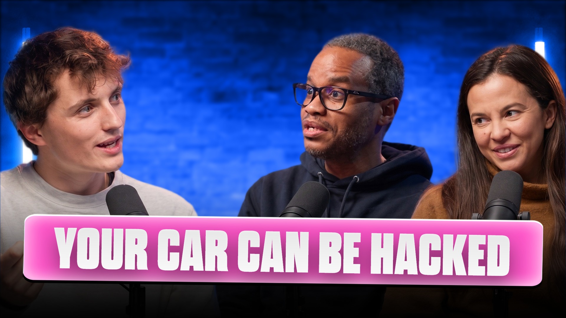 Miniature podcast tech en anglais, fond uni : « your car can be hacked »